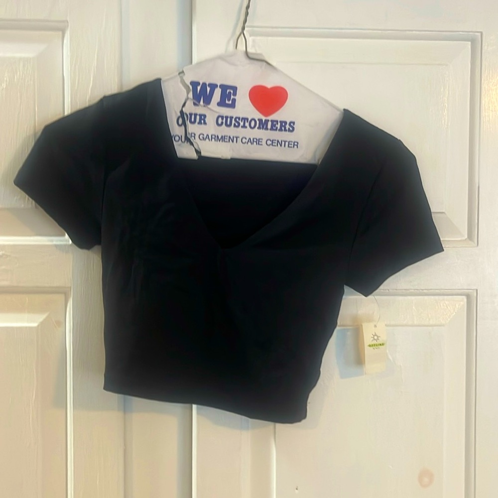 Brand new offline crop v neck activewear top